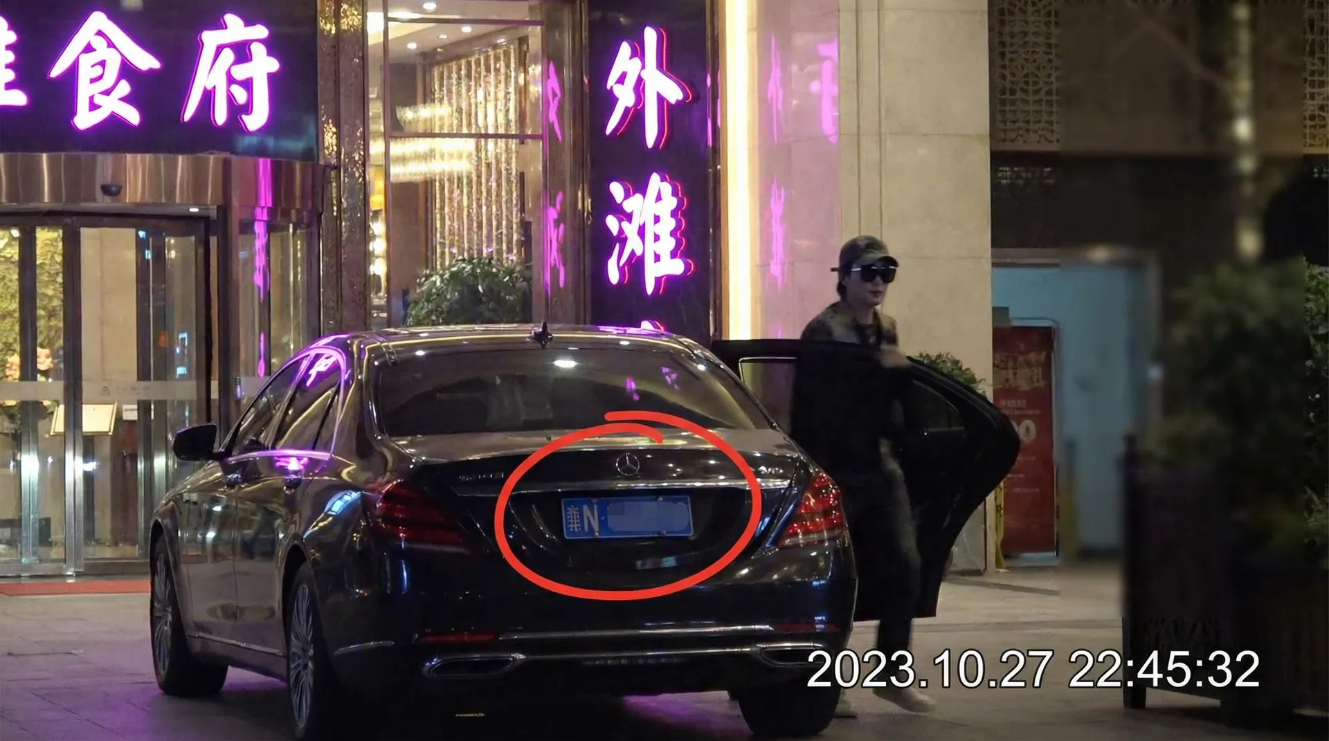 博业体育平台平台 - 豪车餐厅外被拍